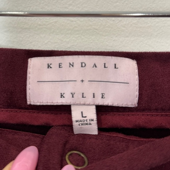 Kendall + Kylie Suede Burgundy Scalloped Edge Front Button Mini Skirt (L) - Picture 5 of 7
